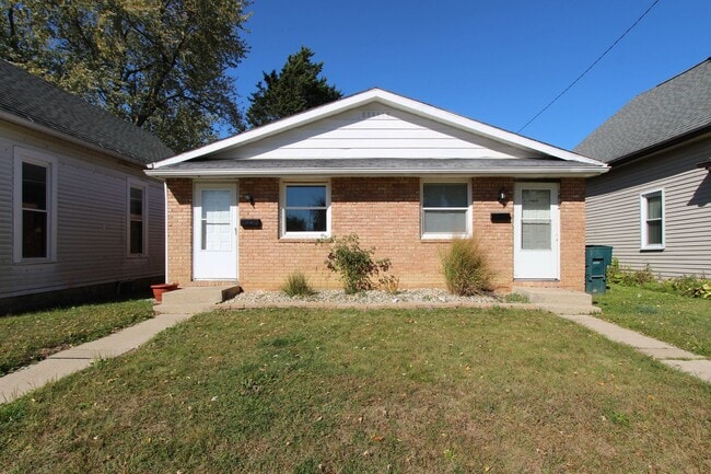 Building Photo - Near Local Shops and Restaurants