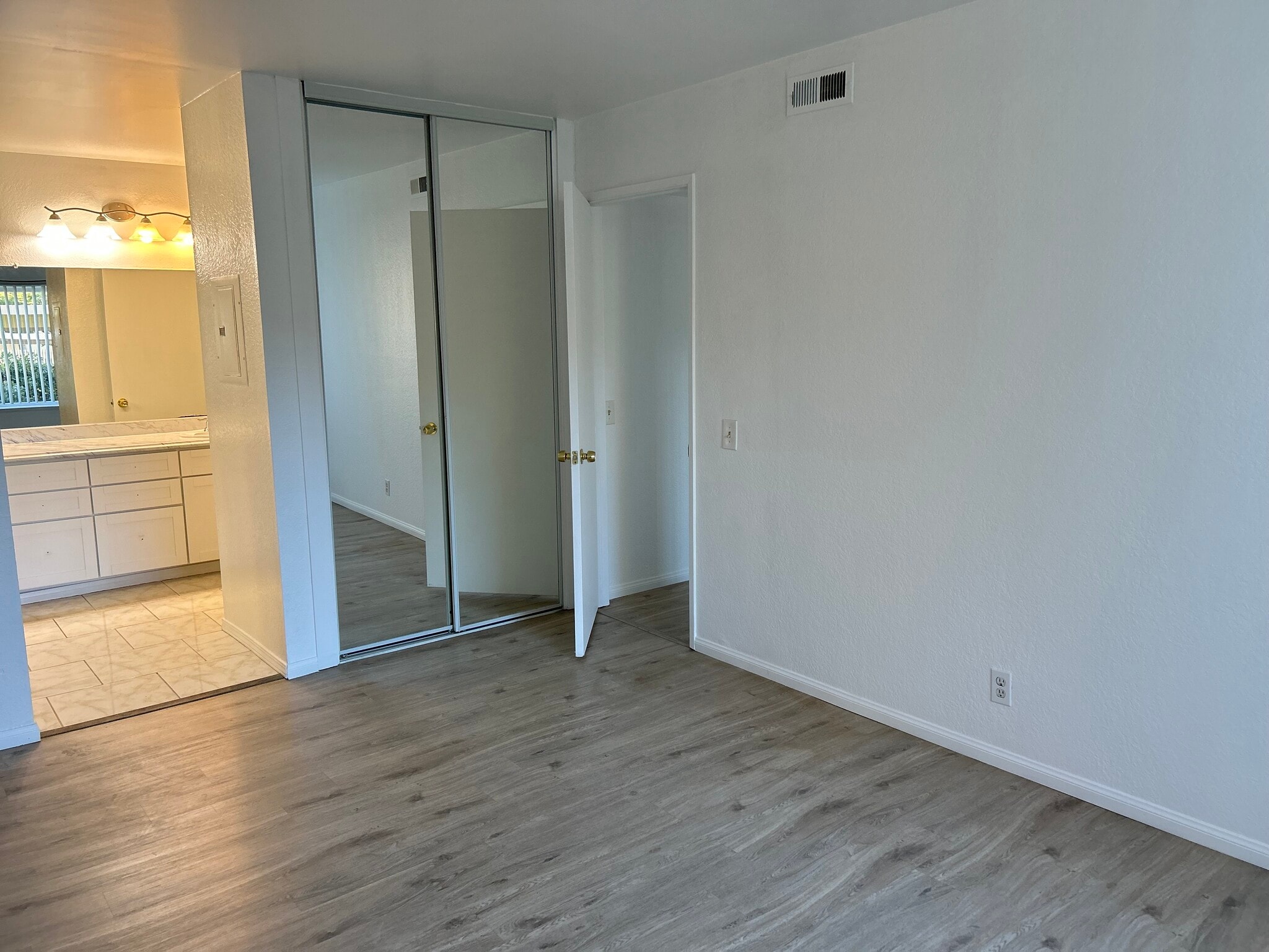 Building Photo - 4070 Porte La Paz