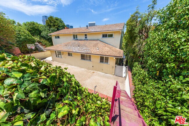 Building Photo - 9808 Hillgreen Pl