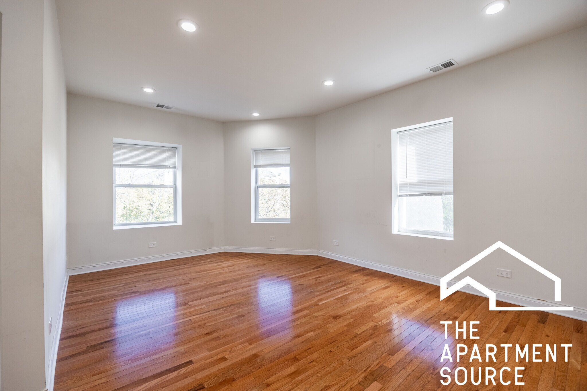 Building Photo - 1157 W Lunt Ave