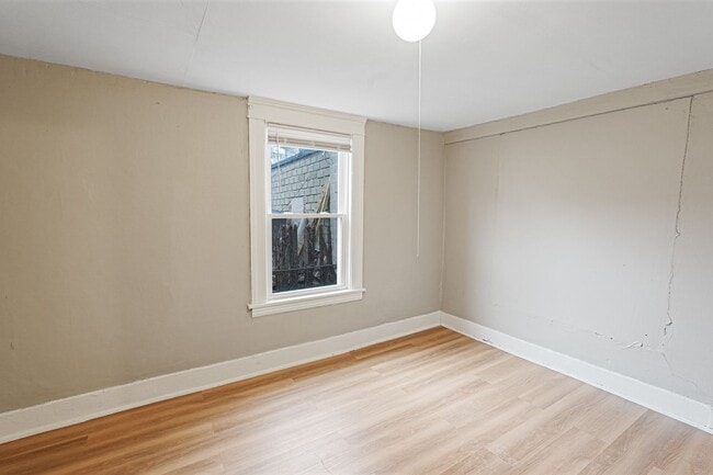 Building Photo - 10 1/2 Ellsworth St