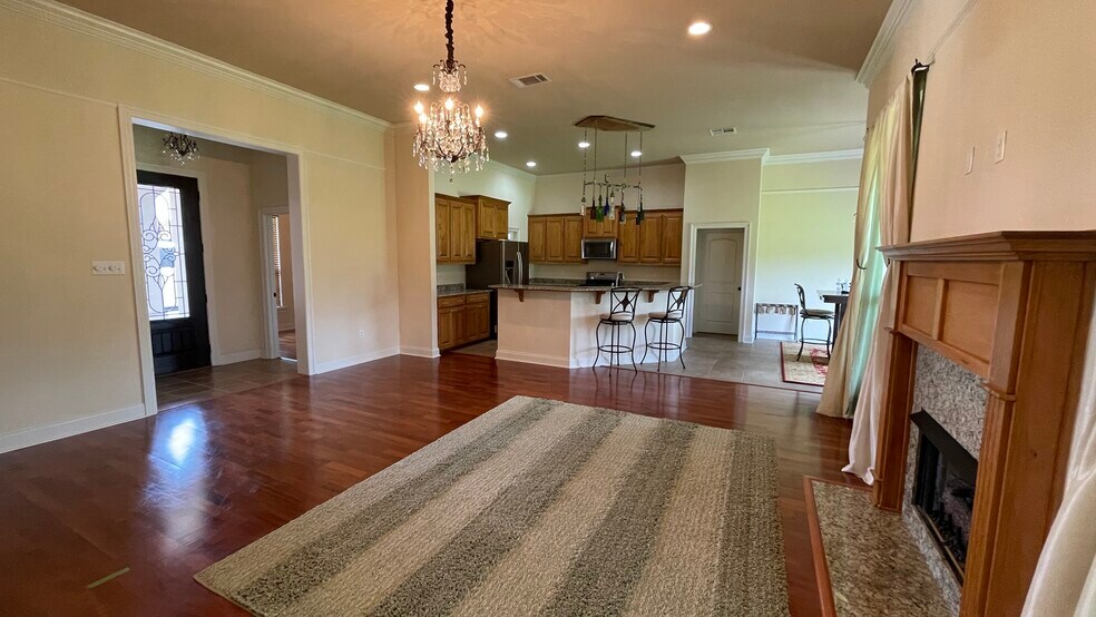 Building Photo - 20175 Kingland Dr