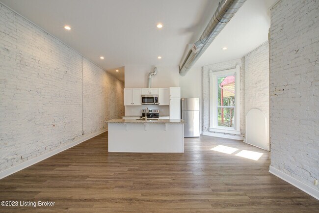Building Photo - 1105 S 1st St