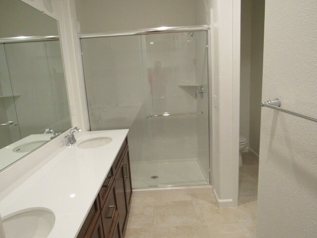 Building Photo - Stunning 3 Bed/3.5 Bath Townhome Walking Distance to BART