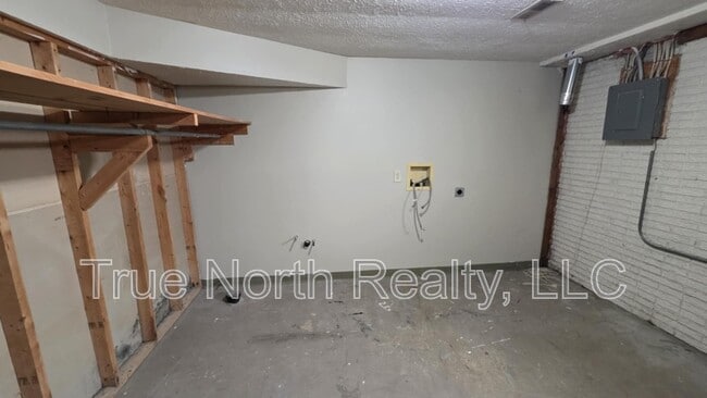 Building Photo - 2581 Sandbury Blvd