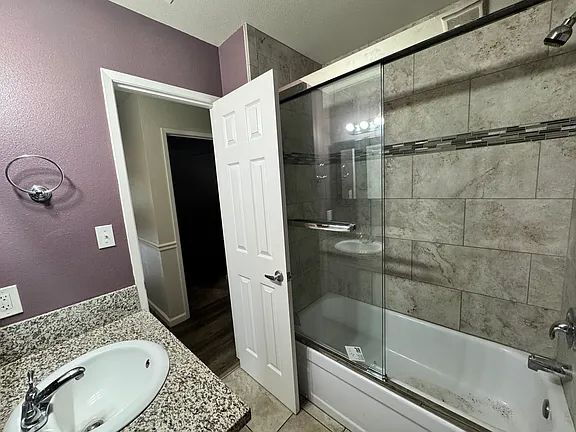 Building Photo - Spacious and well-maintained 4-bedroom, 1.5-bath home located in a desirable Fresno neighborhood.