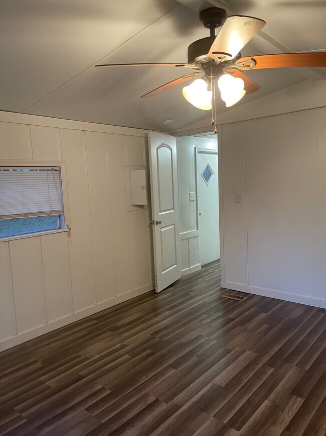 Building Photo - 2315 Geri Ann Ln