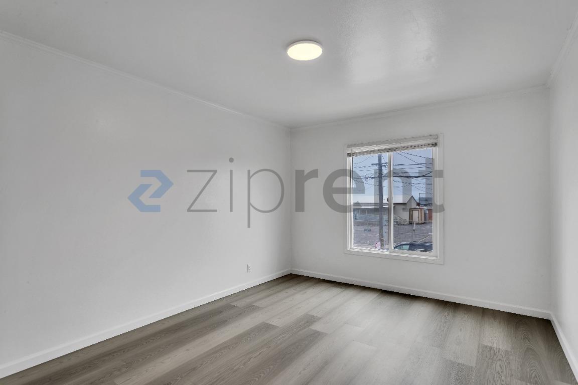 Building Photo - Unit