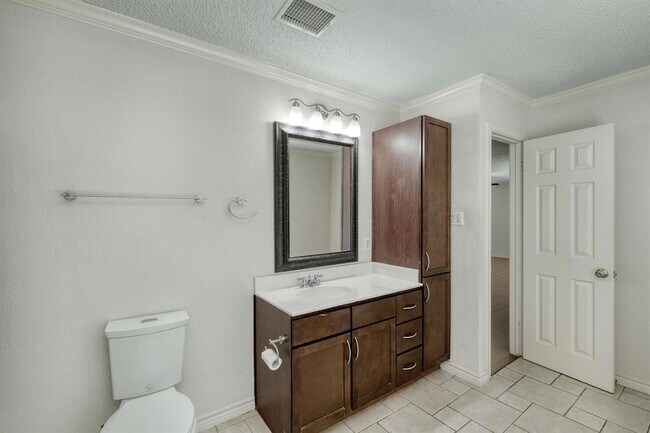 Building Photo - 2801 Adelen Ln