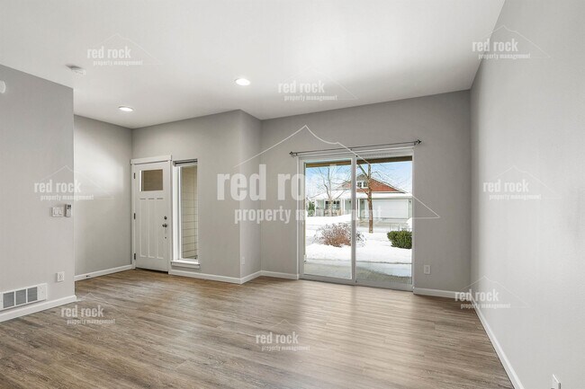 Building Photo - 1710 N Willamette Rd