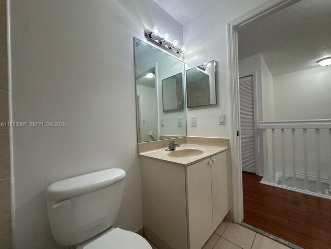 Building Photo - 1712 SE 31st Ct