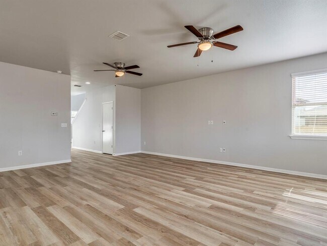 Building Photo - 424 Wapiti Rd