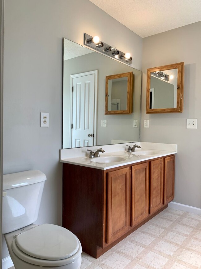 Building Photo - Spacious 2 Story Home In Raleigh, Availabl...