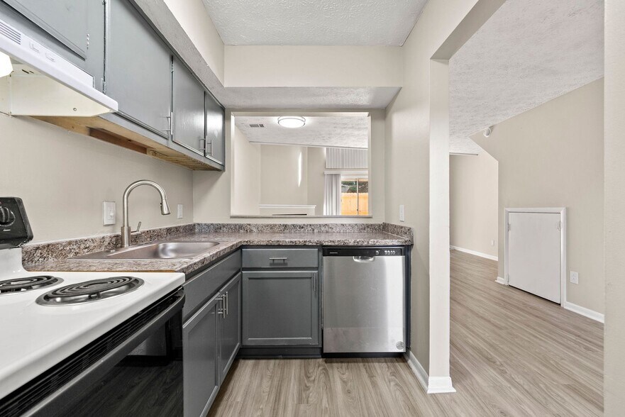 Primary Photo - Aero 24Twenty