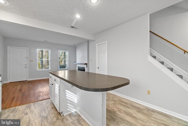 Building Photo - 516 Second St