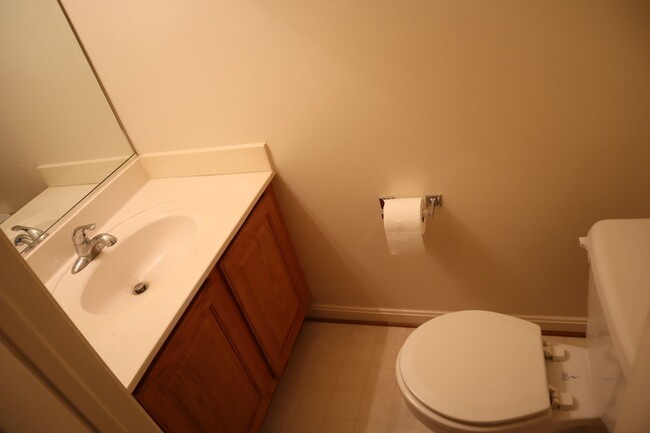 Building Photo - Premium Townhome in Kentlands Hill District