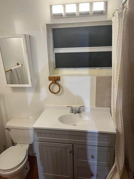 Building Photo - 625 Selkirk St