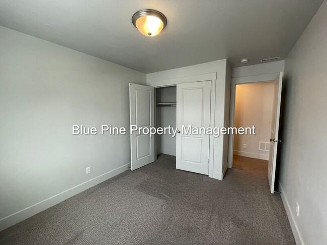 Building Photo - 651 S 2400 W