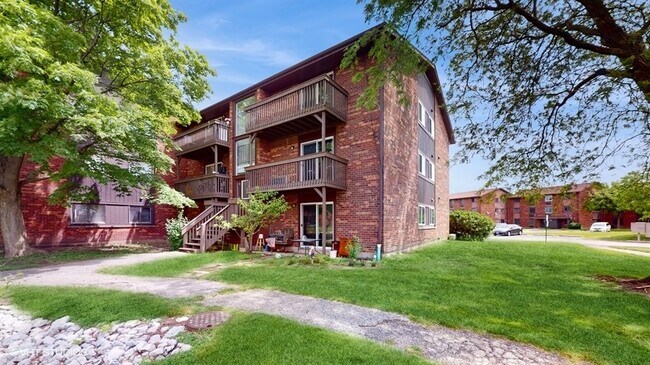 Building Photo - 29W542 Country Ridge Dr