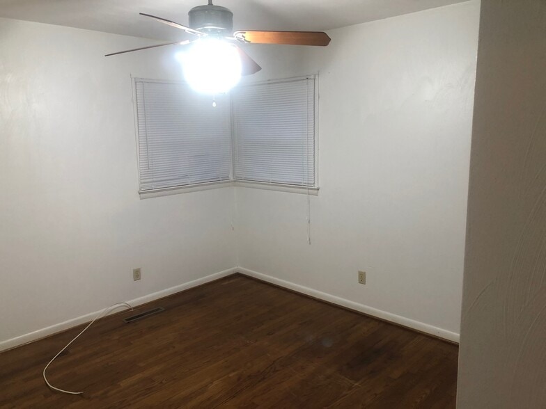 Building Photo - 105 bailey road