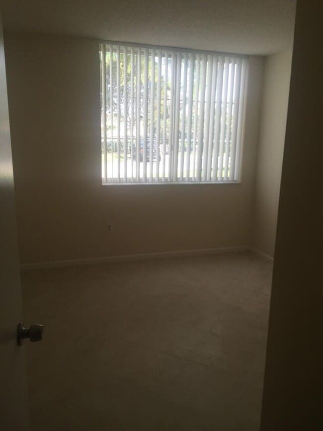 Building Photo - 7912 Sonoma Springs Cir