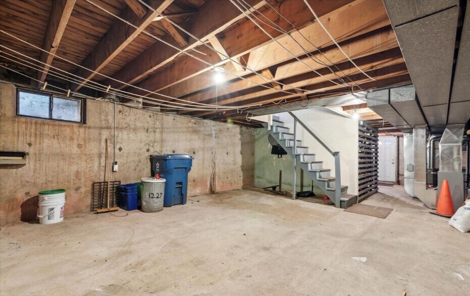 Building Photo - 1227 W Marshall St