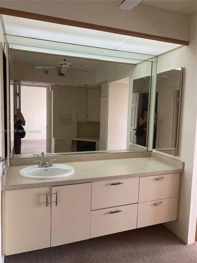 Building Photo - 20515 E Country Club Dr