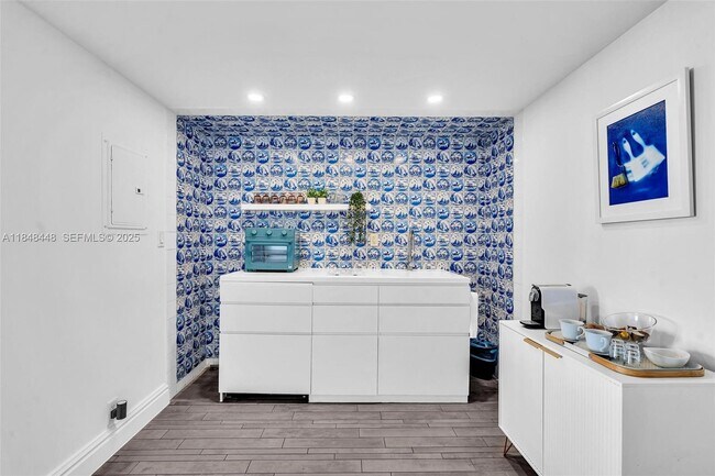 Building Photo - 1100 West Ave