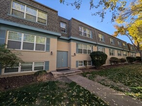 Building Photo - 3 Bedroom 1.5 Bathroom Hampden Neighborhood Townhome
