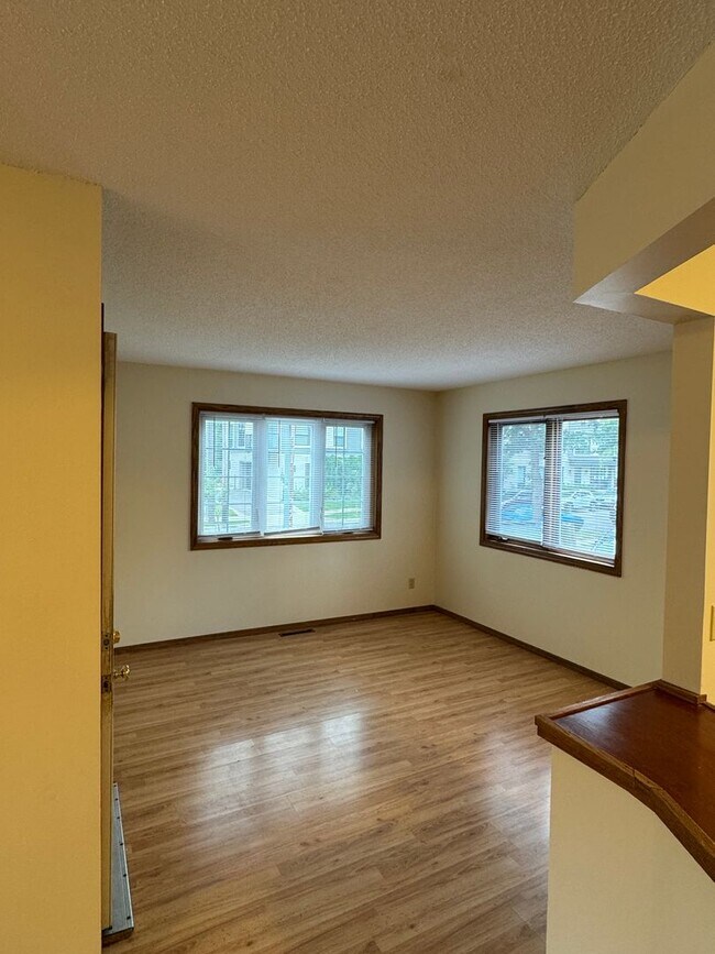 Building Photo - Peace, quiet, and a quick walk to campus