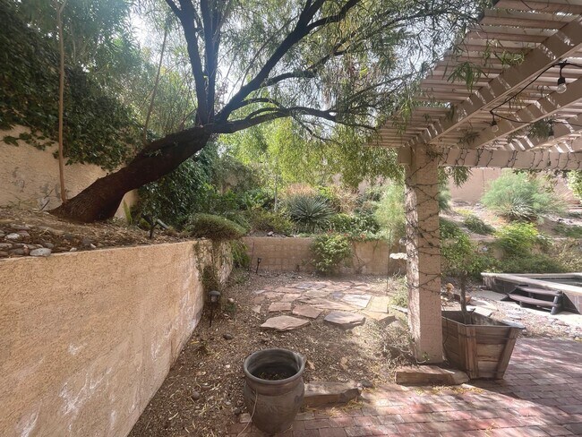 Building Photo - Discover this Gem w/sparkling pool & spa!