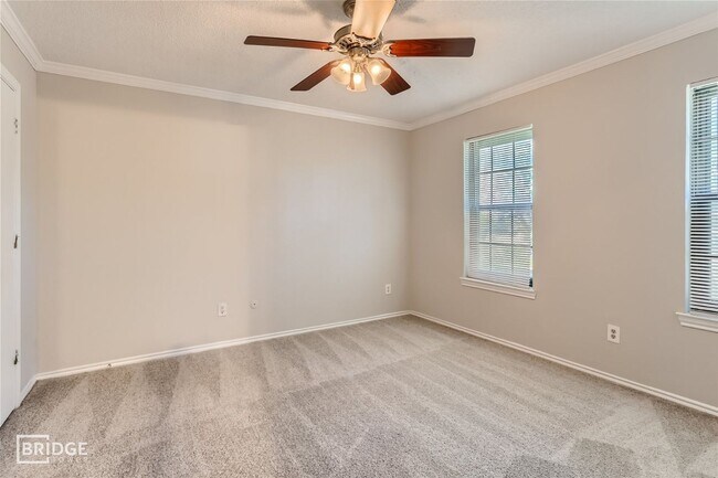 Building Photo - 303 Trailridge Dr