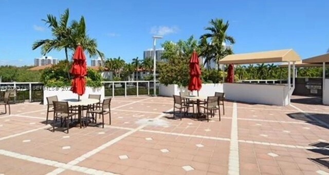 Building Photo - 3625 N Country Club Dr