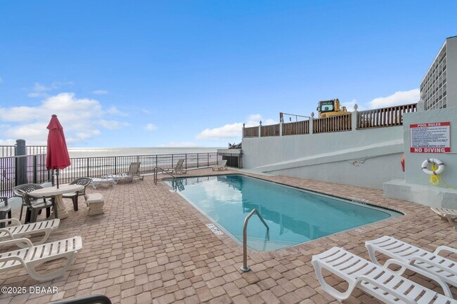 Building Photo - 1404 N Atlantic Ave