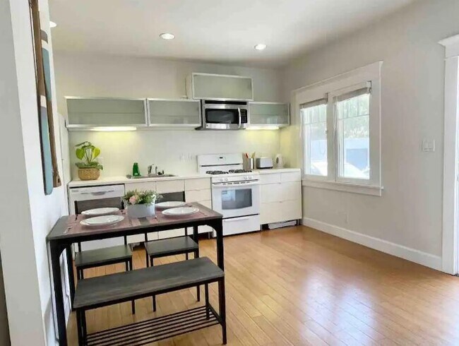 Building Photo - 1541 Berkeley St