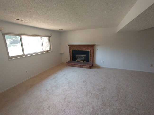 Building Photo - 715 Morgan Dr