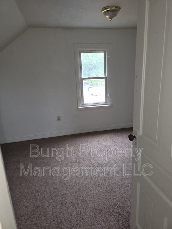 Building Photo - 489 Norton St