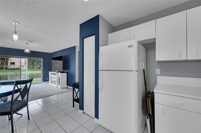 Building Photo - 3884 NW 63rd Terrace