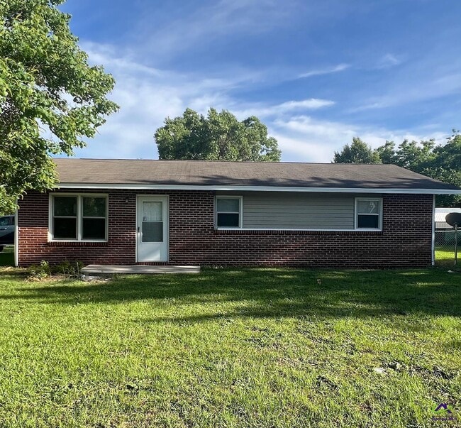 Primary Photo - 314 Palomino Ln