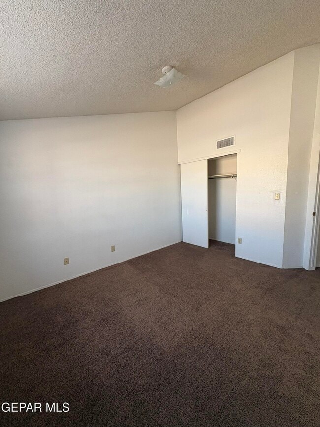 Building Photo - 1922 Lake Omega St