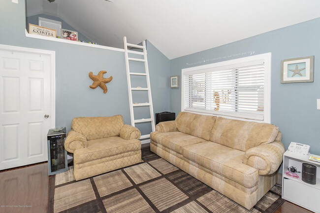 Building Photo - 11 Spindrift Rd