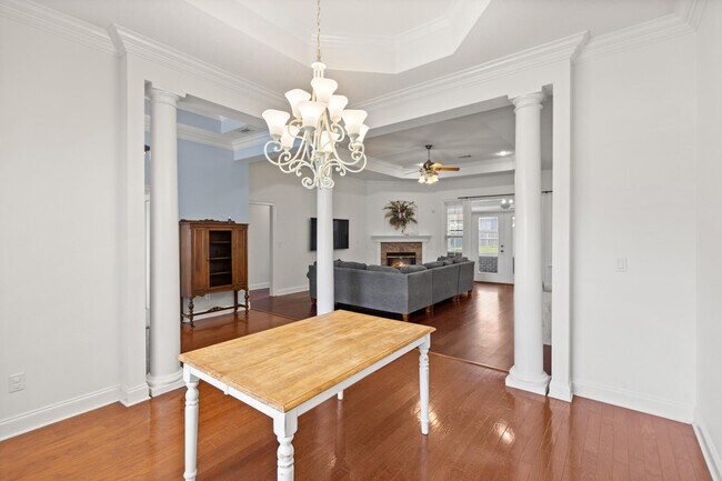Building Photo - 2899 Chanterelle Cove