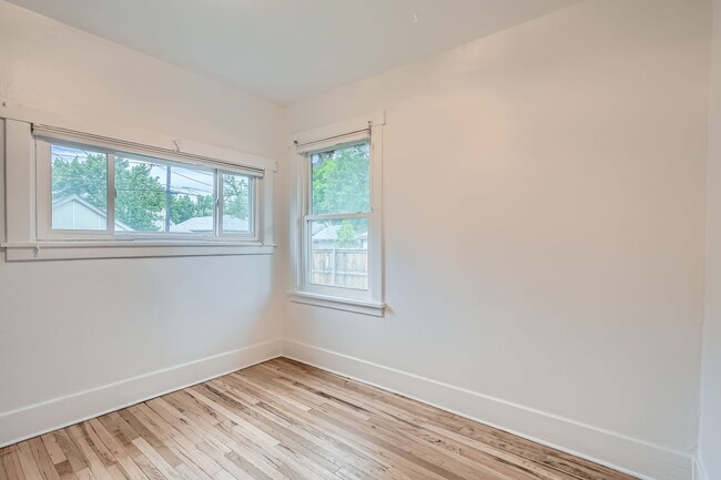 Building Photo - 960 Monroe St