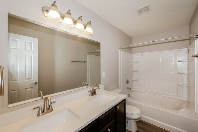 Building Photo - 3402 Enclave Ln