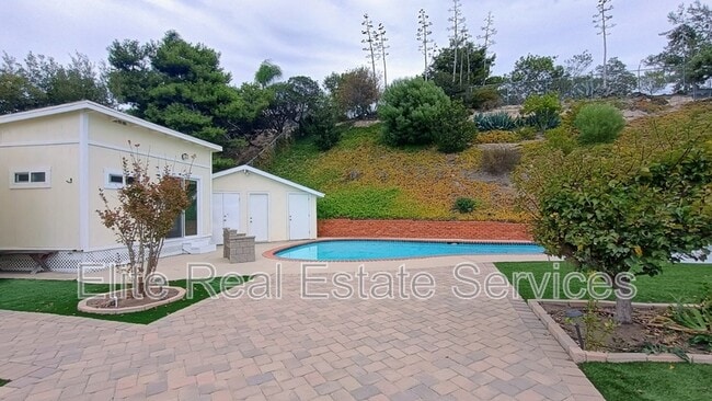 Building Photo - 255 Camino Del Cerro Grande