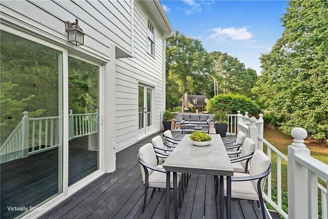 Building Photo - 328 Deerwood Dr