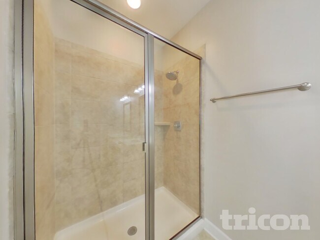 Building Photo - 508 Pleasant St