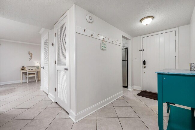 Building Photo - 293 Sunset Bay