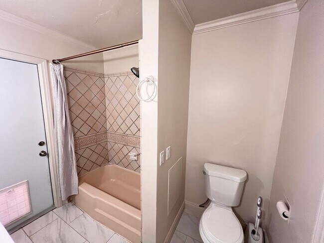 Building Photo - 1626 York Drive