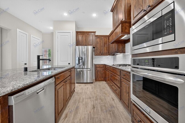 Building Photo - 8728 Ice House Dr